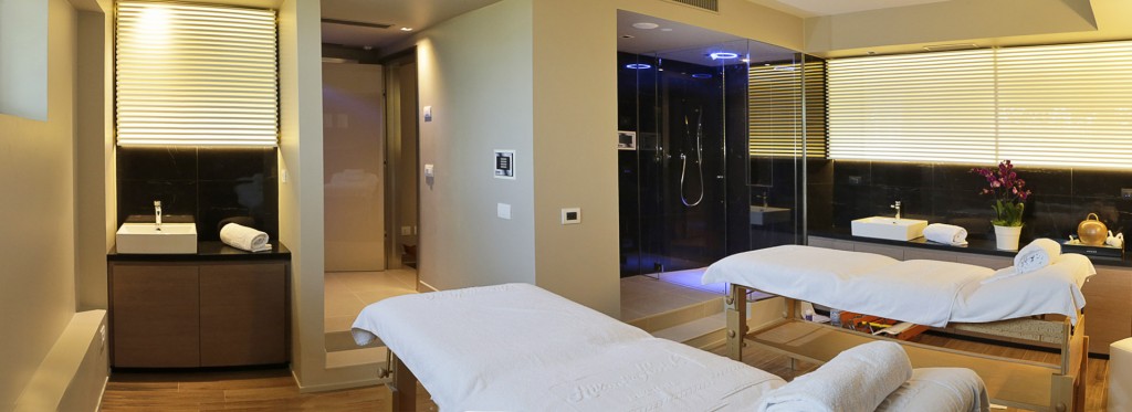 Le cabine massaggi di Atlantic Spa sono concepite per offrirle il massimo del comfort, con arredi eleganti e il massimo della tecnologia, sapientemente nascosta da uno stile caldo e sobrio.