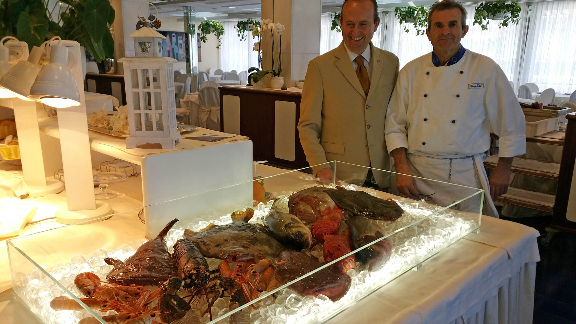 Antonio e Lucio, maitre e chef al Green, sono lieti di offrirvi il meglio della cucina di Pesce a Riccione